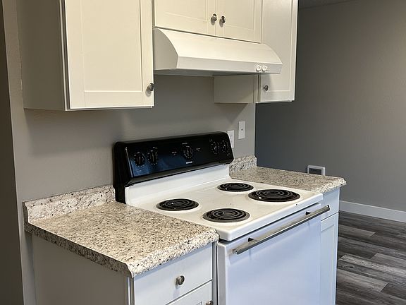 3rd image of 3437 Redwood Ave #11395568