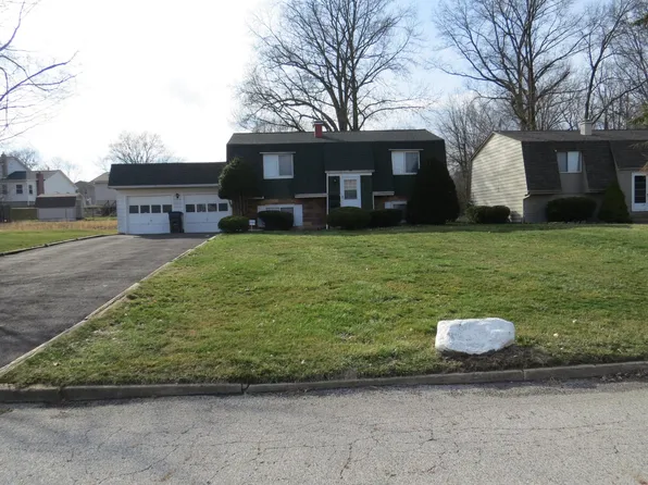 4570 Washington Square Dr, Youngstown, OH 44515