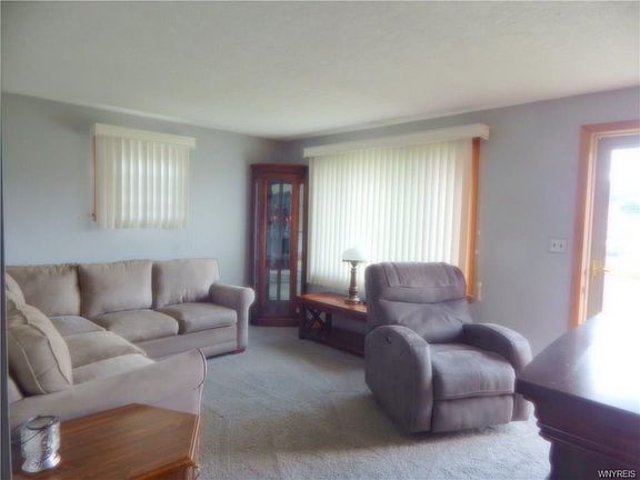 3rd image of 9314 Demunda Ave