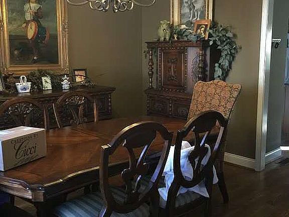 3rd image of 219 Castlehill Dr