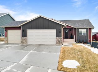 834 Summerfield Dr, Rapid City, SD 57703