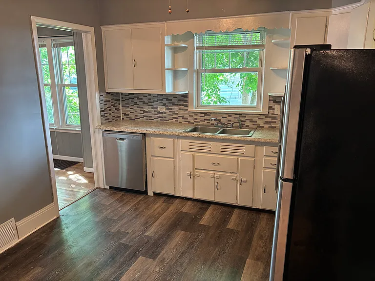 405 Willis Ave — Photo 11