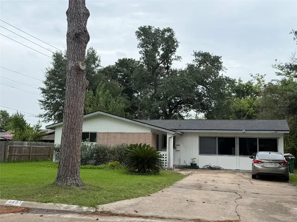 9507 Vogue Ln, Houston, TX 77080