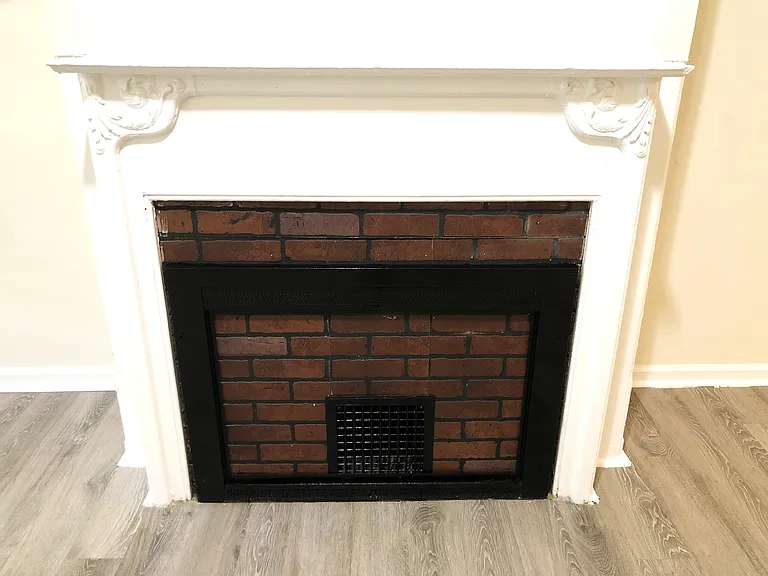 1323 N Allison St — Photo 5