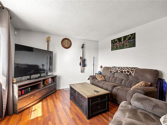 4th image of 271 NW 75th Rd