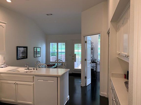 5th image of 4016 Clubhouse Ct