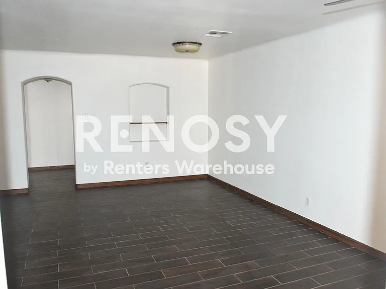325 W Highland Ave — Photo 5