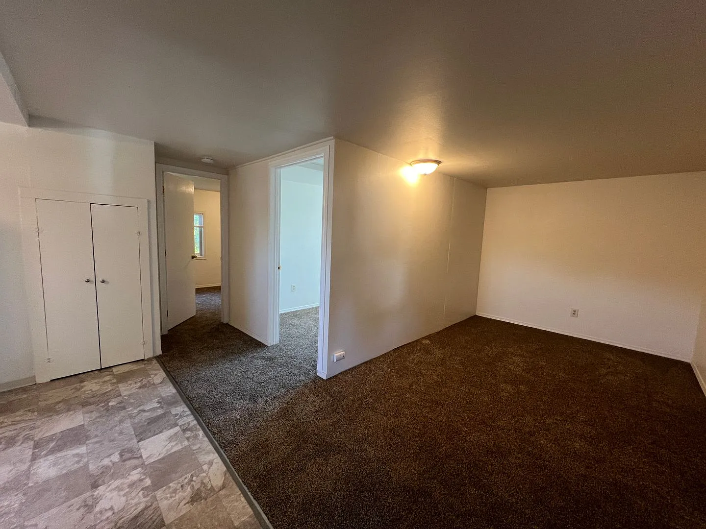 809 S 16th Ave - Yakima WA — Photo 2