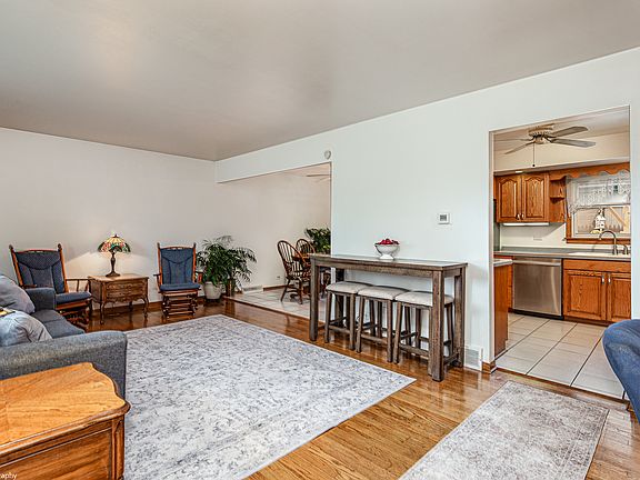 3rd image of 5443 W 83rd Pl