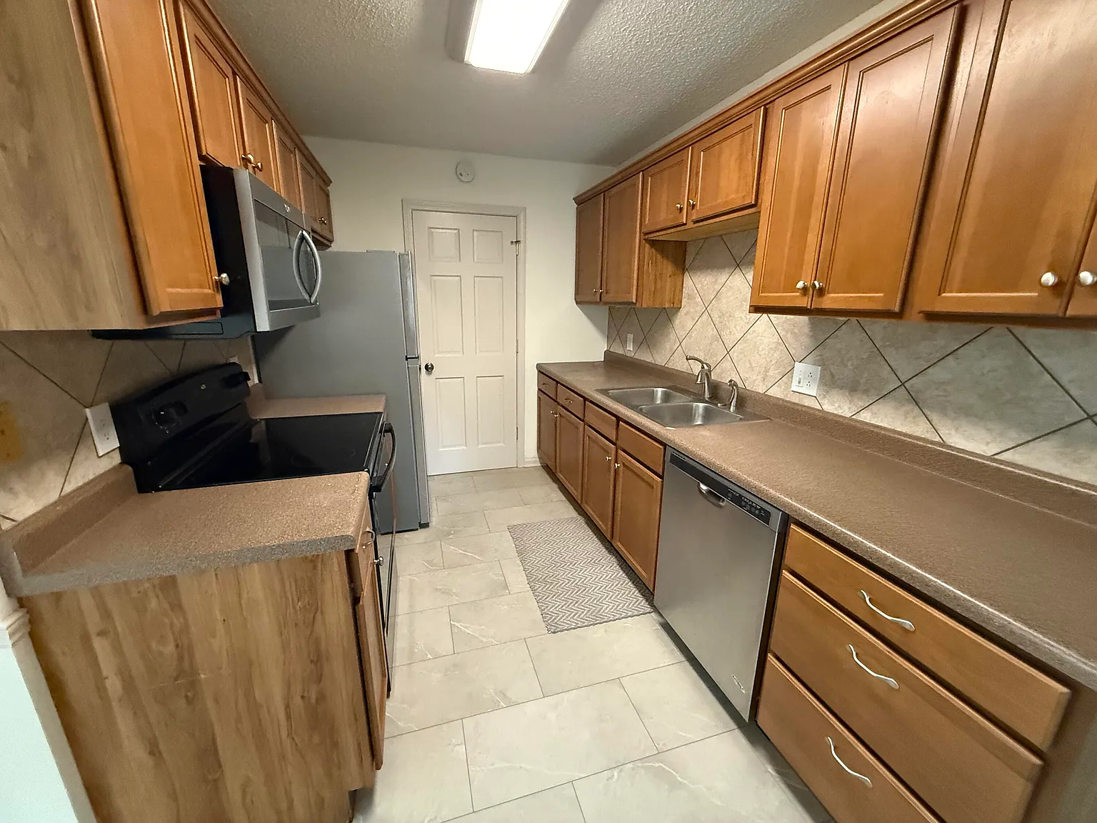 4 bed, 2.0 bath, 1908 sqft, $1,600 — Photo 3