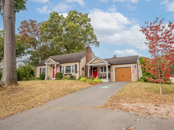 32 Mill St, Agawam, MA 01001