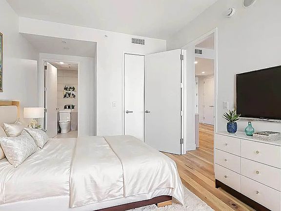 4th image of 69 Adams St #18Y