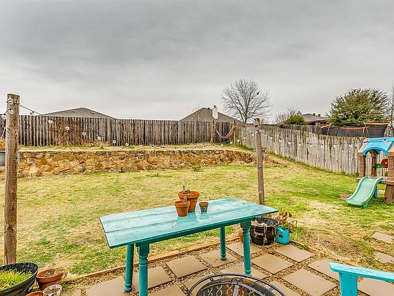 4th image of 314 Carlisle Dr