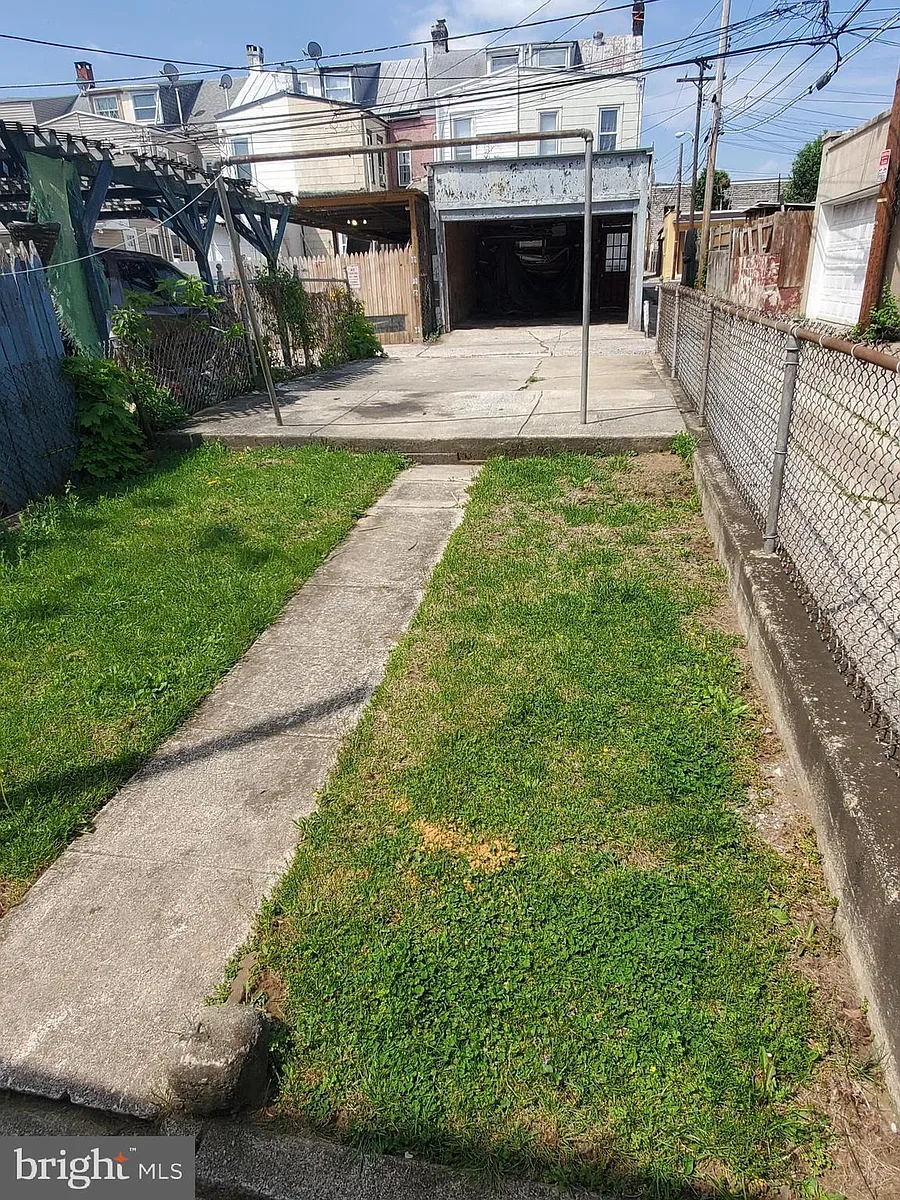 Building Photo - 638 N 2nd St #1