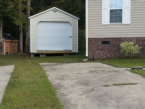 Detached garage