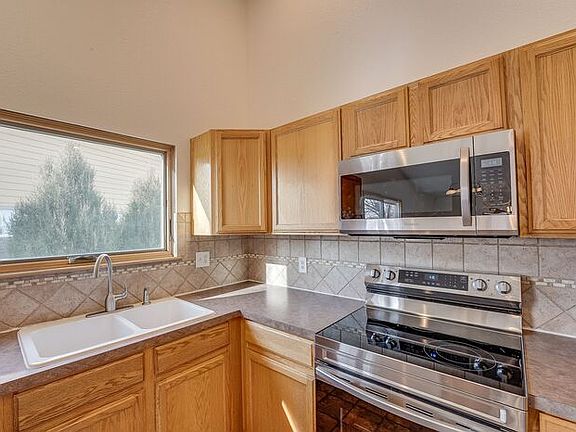 4th image of 420 Sorrel Dr