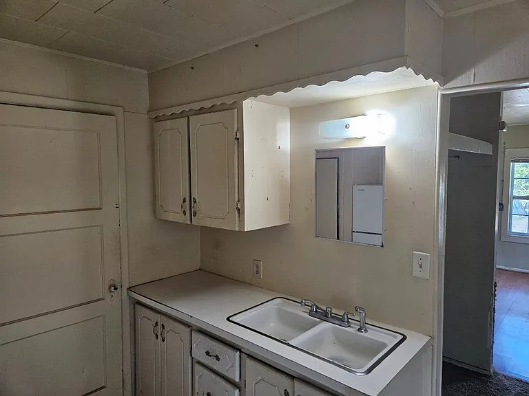 613 N Johnston St — Photo 12