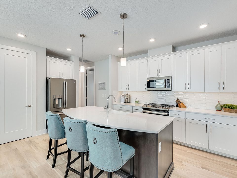 1st image of 372 Vista Lake Cir