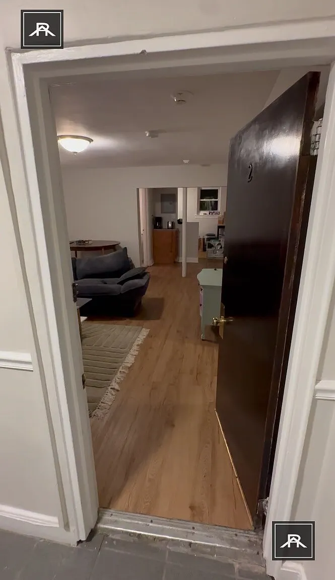 3 bed, 1.0 bath, $3,900 — Photo 2