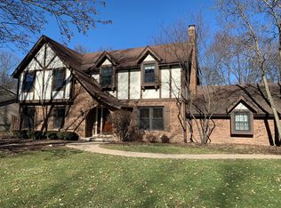 2S541 Seneca Dr, Wheaton, IL 60189