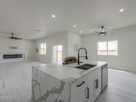 3rd image of 43419 W Carefree Place