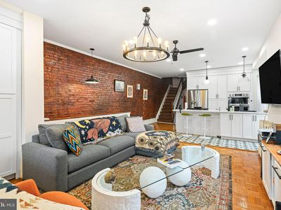 818 S 49th St, Philadelphia, PA, 19143