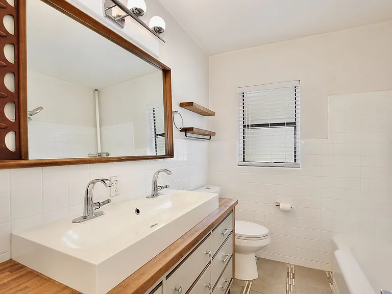 2401 Albert Lee Pkwy — Photo 15