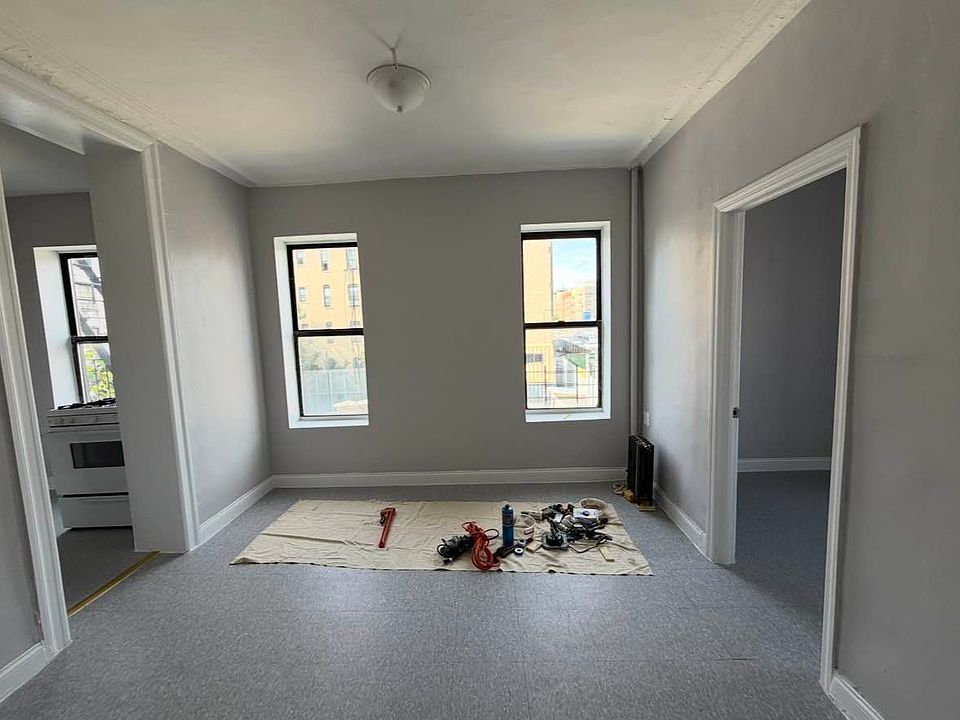 2nd image of 900 E 167th St APT 8
