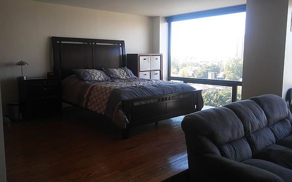 3rd image of 4343 N Clarendon Ave APT 811