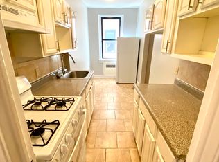 422 Highland Ter FLOOR 3, Orange, NJ 07050