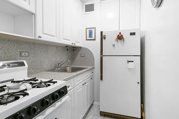 Sold by Douglas Elliman | media 13