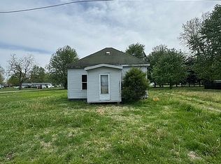 307 S 6th St, Witt, IL 62094