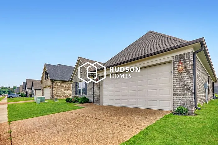 7902 Hemlock Dr — Photo 3