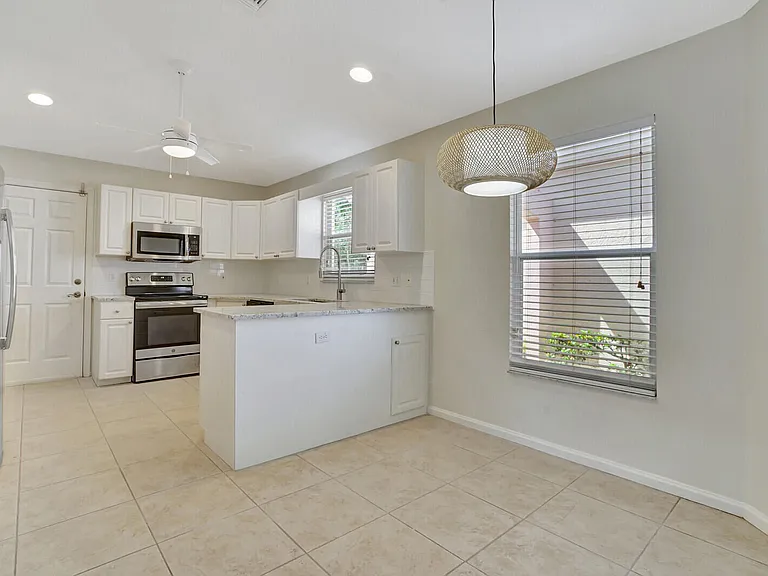 1022 Island Manor Dr — Photo 7