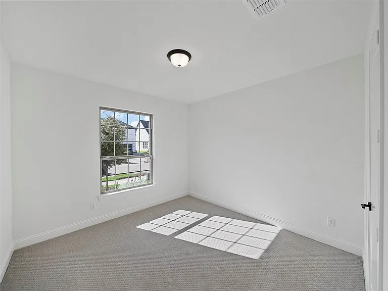 4280 Mill Pond Dr — Photo 6