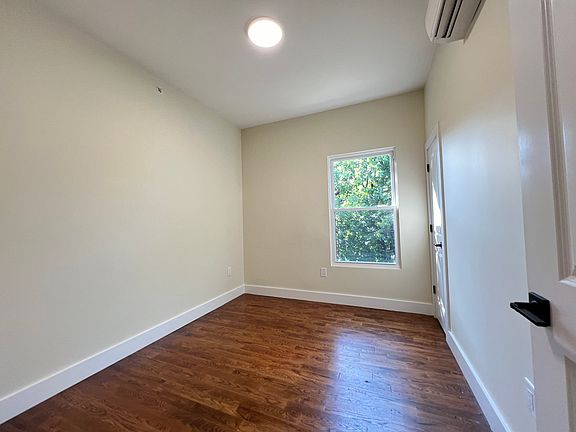 3rd image of 44 Van Nostrand Ave #6