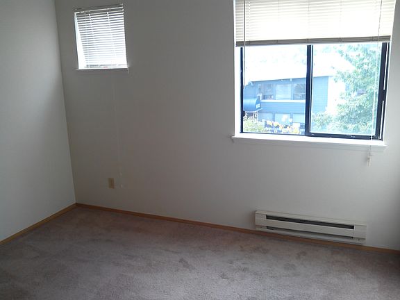 3rd image of 10550 Lake City Way NE APT 308