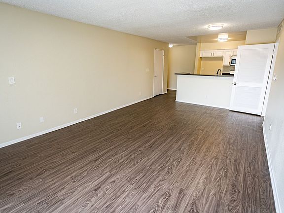 2nd image of 14230 Victory Blvd APT 204