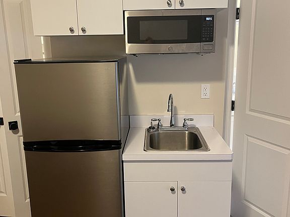 2nd image of 2350 Broadway APT 1038
