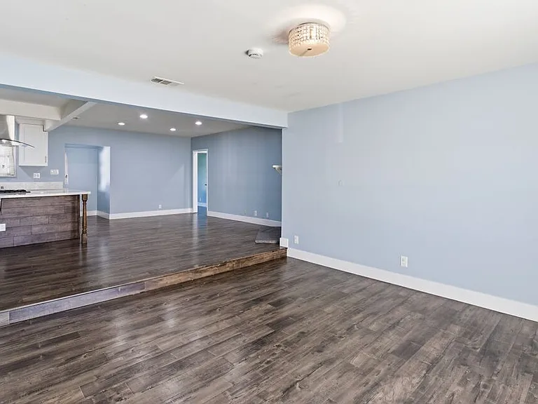 14141 Gault St — Photo 11