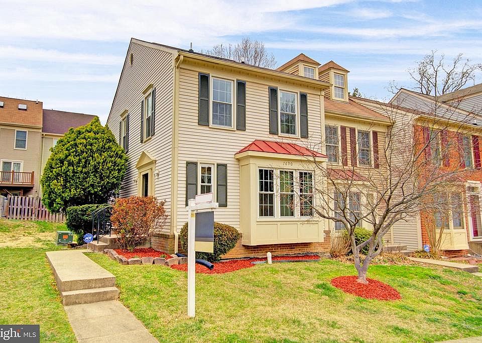 Beautiful sunny end unit