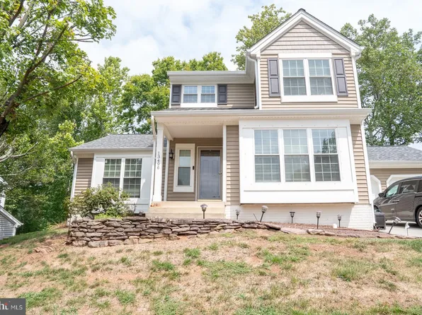 13496 Lake Shore Dr, Herndon, VA 20171