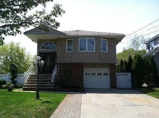 2420 Keeler Ave, Merrick, NY 11566