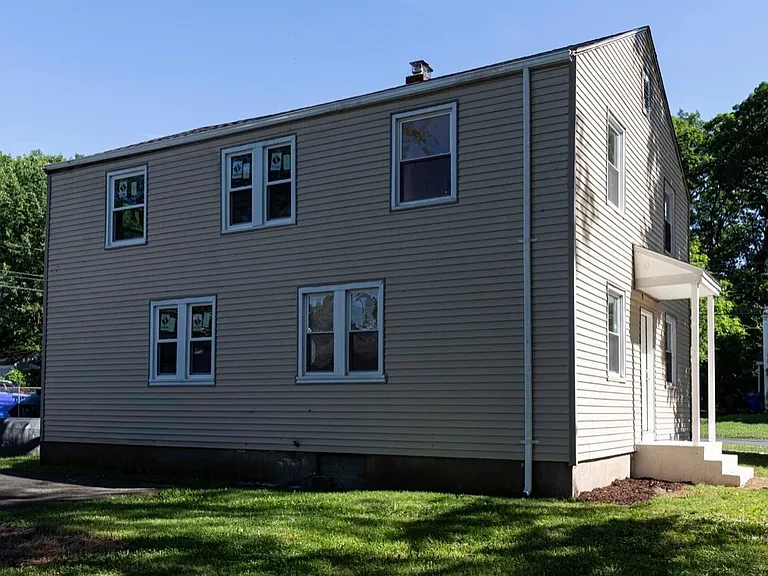 163-165 Woodlawn Cir — Photo 3