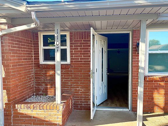 3rd image of 1107 W Louisa Ave