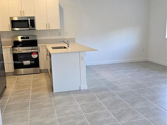 3rd image of 713 SE 13th Street Cir #1