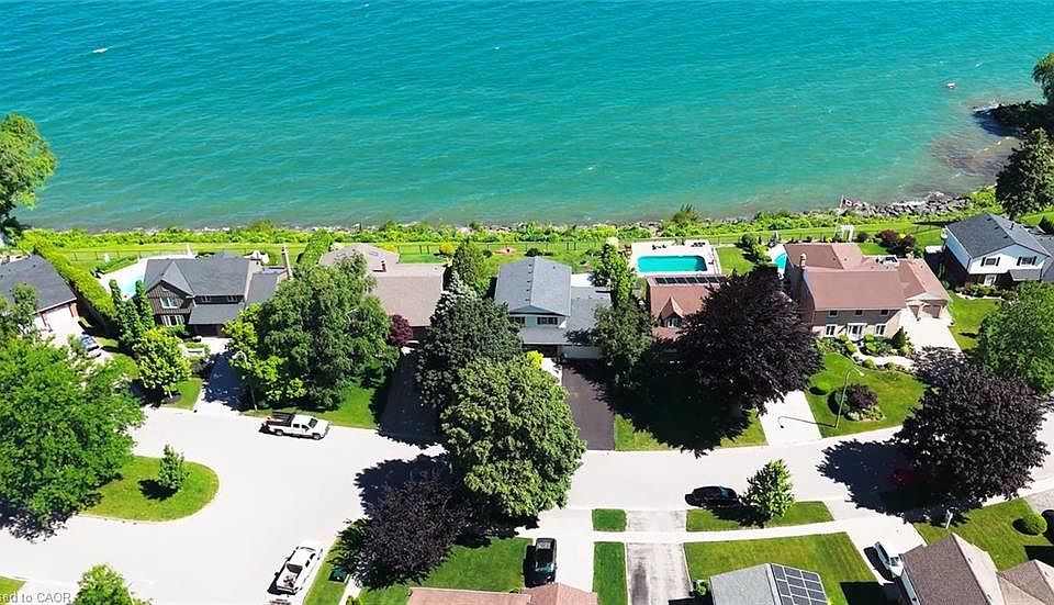 1st image of 15 Cheval Dr