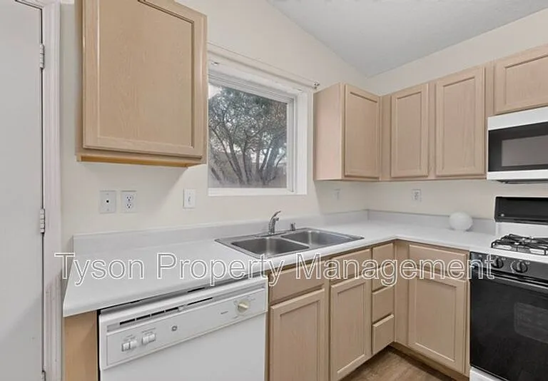 328 Escena St SE — Photo 10