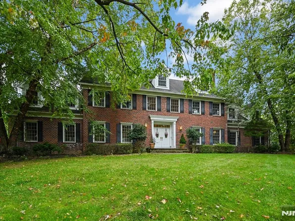 602 Grandview Terrace, Franklin Lakes, NJ 07417