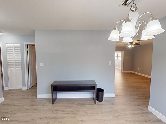 4th image of 983 Woodsmere Pkwy